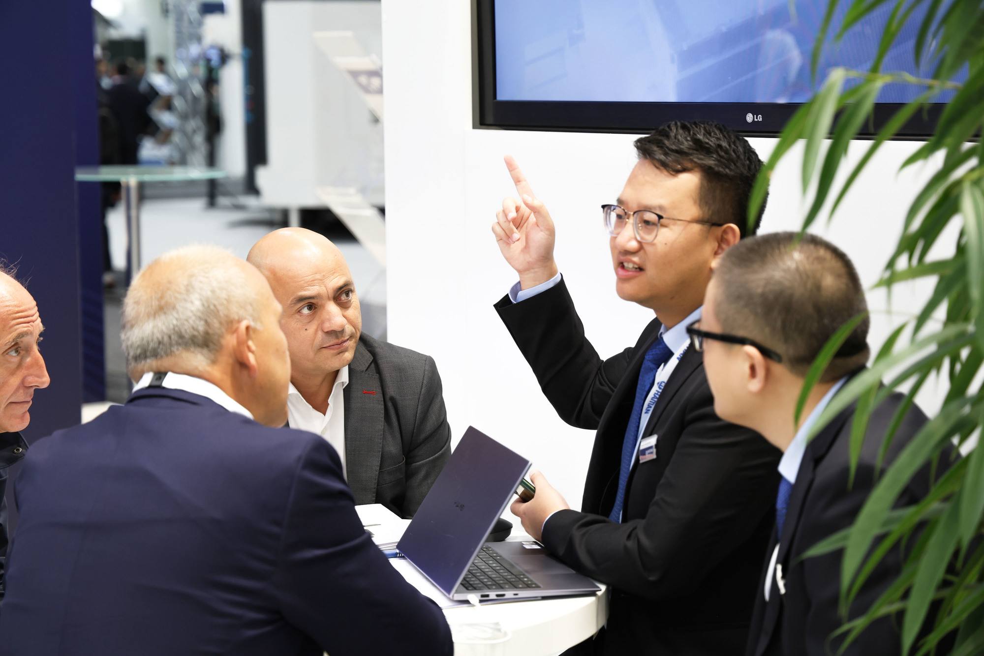 3868la天河总站(集团)股份有限公司 - Make It Possible